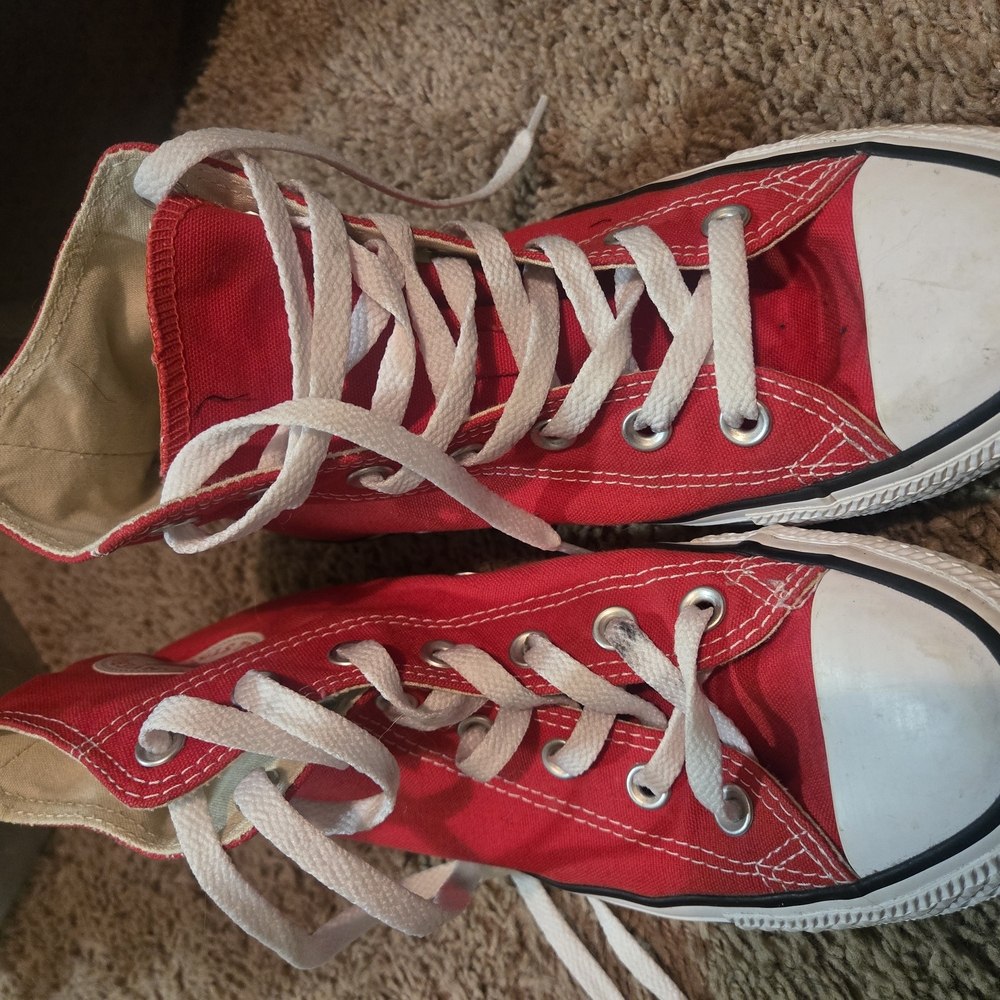 EUC Red Chucks ❤️